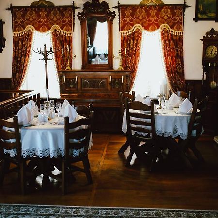 Antique House Hotel Дубно Экстерьер фото