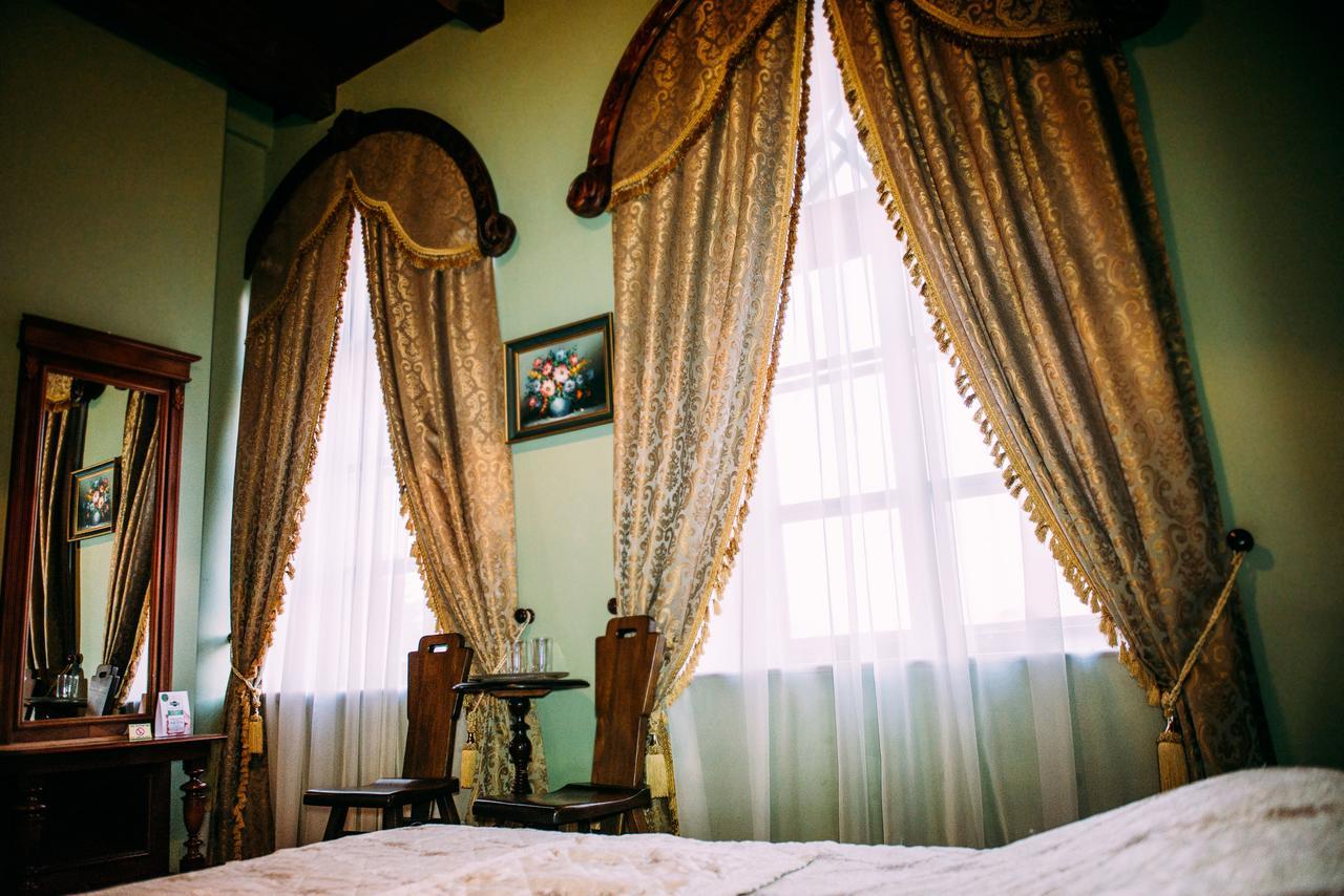 Antique House Hotel Дубно Экстерьер фото