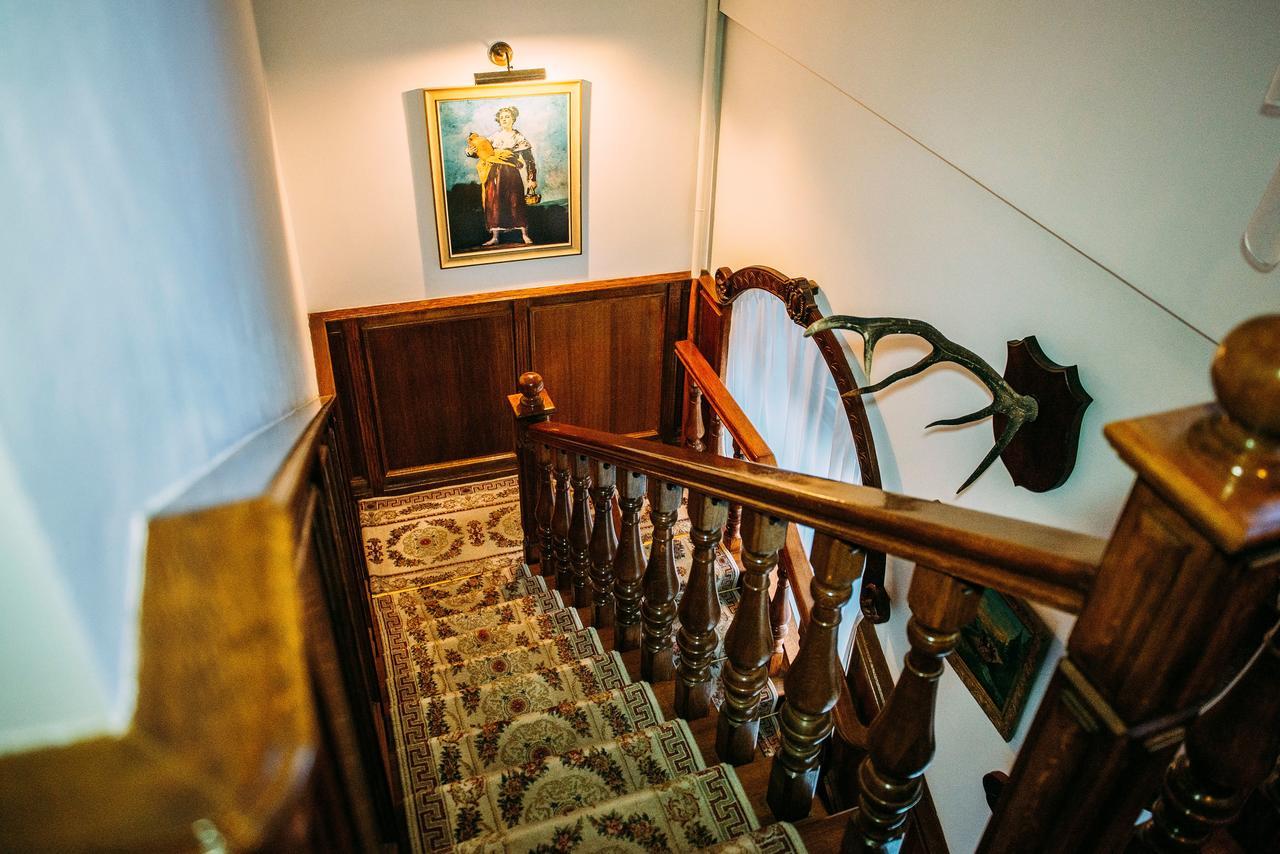 Antique House Hotel Дубно Экстерьер фото