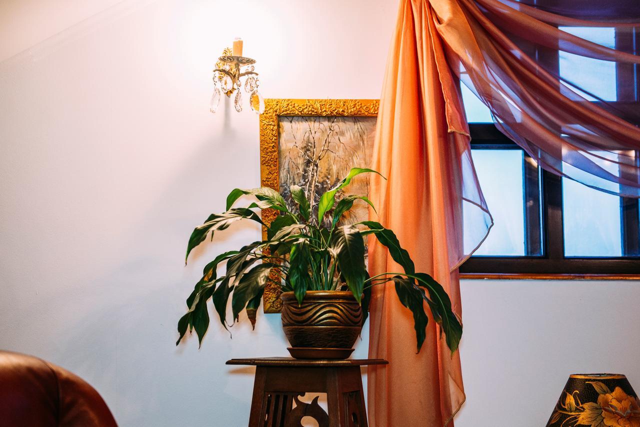 Antique House Hotel Дубно Экстерьер фото