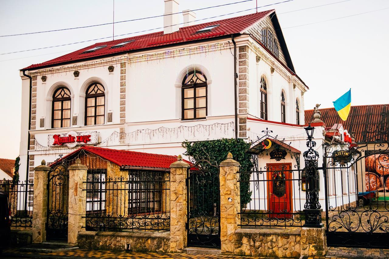 Antique House Hotel Дубно Экстерьер фото
