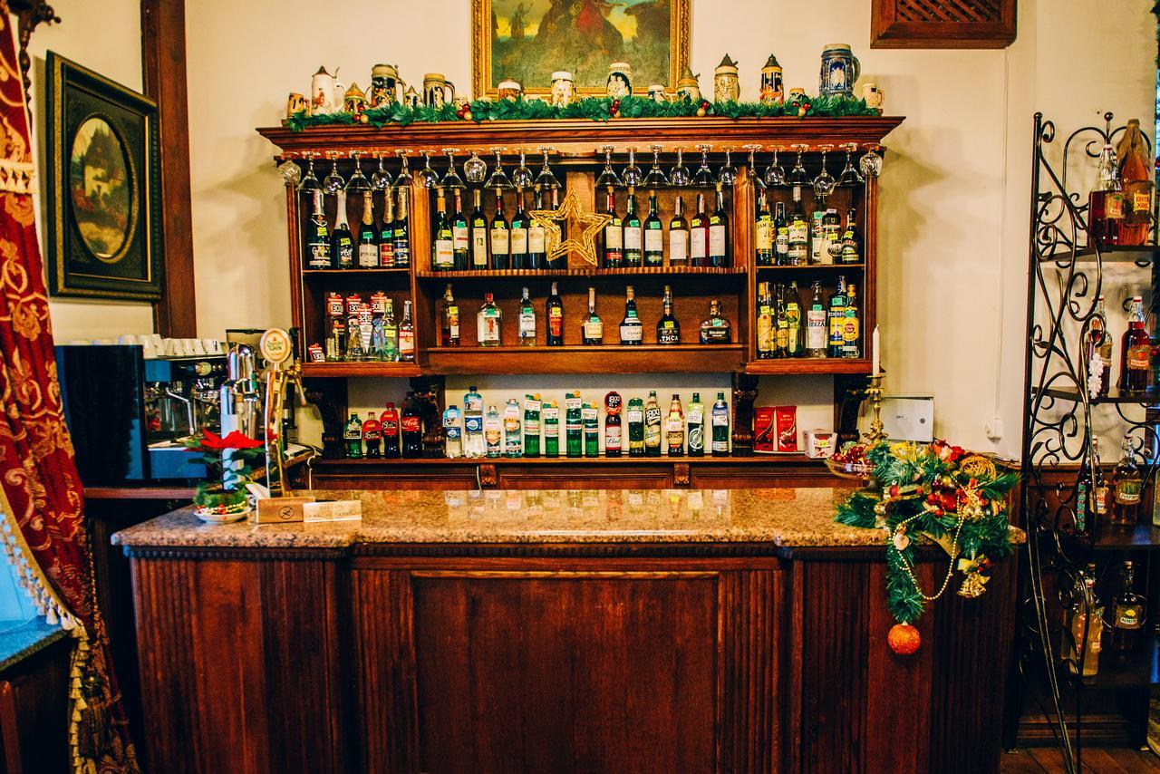 Antique House Hotel Дубно Экстерьер фото