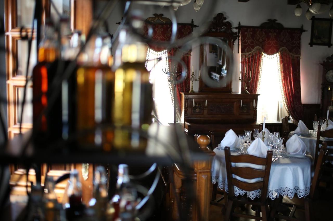 Antique House Hotel Дубно Экстерьер фото